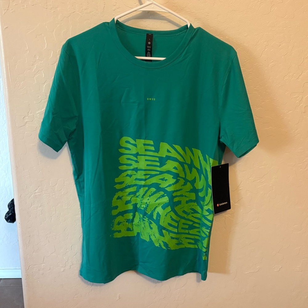 Luluemon The Fundamental T, Mens Sz Small.  NWT Seawheeze.  Color MLGR